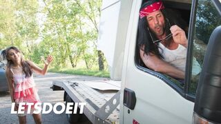 Shrima Malati παίρνει ένα ζεστό κέρασμα για το μουνί της μετά από ένα σκληρό βουητό