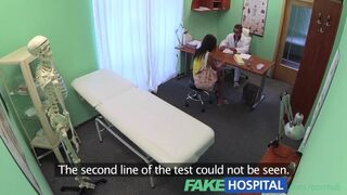 Ψεύτικο νοσοκομείο - ο γιατρός βοηθά έναν σέξι πελάτη να συλλάβει το παιδί