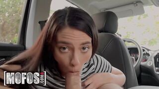 Αναιδής οδηγός Uber Gianna Η Άιβι μετά βίας μπορεί να αντισταθεί στον όμορφο επιβάτη της