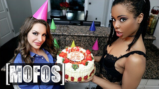 Mofos - Έκπληξη γενεθλίων για την Kimmy Granger και την Kira Noir