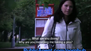 PublicAgent - γκόμενα που πιάστηκε να κατουράει