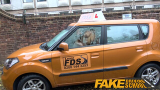 Fake Σχολή οδήγησης - κόκκινο debelle milf παίρνει πατήσαμε
