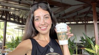 Εφηβική πίπα στο μπάνιο των starbucks - ψεκάστε πουλί στο πρόσωπό του μετά τον καφέ με γλίτσα στη μέση
