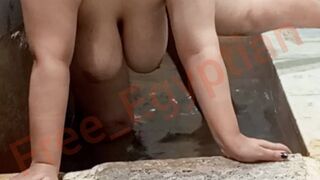 Νυχτερινό σεξ με μια Αιγύπτια γυναίκα στο μπάνιο με δυνατά βογγητά