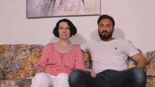 Σόνια Το γλυκό είναι χάλια και χτυπάει το μεγάλο πουλί με τους φίλους της ζωής της σε μια επιλογή