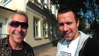 Σεξοθεραπεύτρια του MILF που suckφάει με πάθος τον πούτσο του σε θέα POV