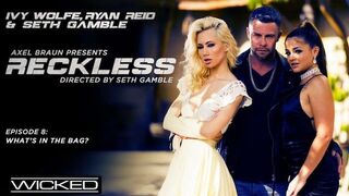 Καυτά ξανθά και καφέ κορίτσια άγρια τρίο στο Wicked Channel σκληρά γαμημένο